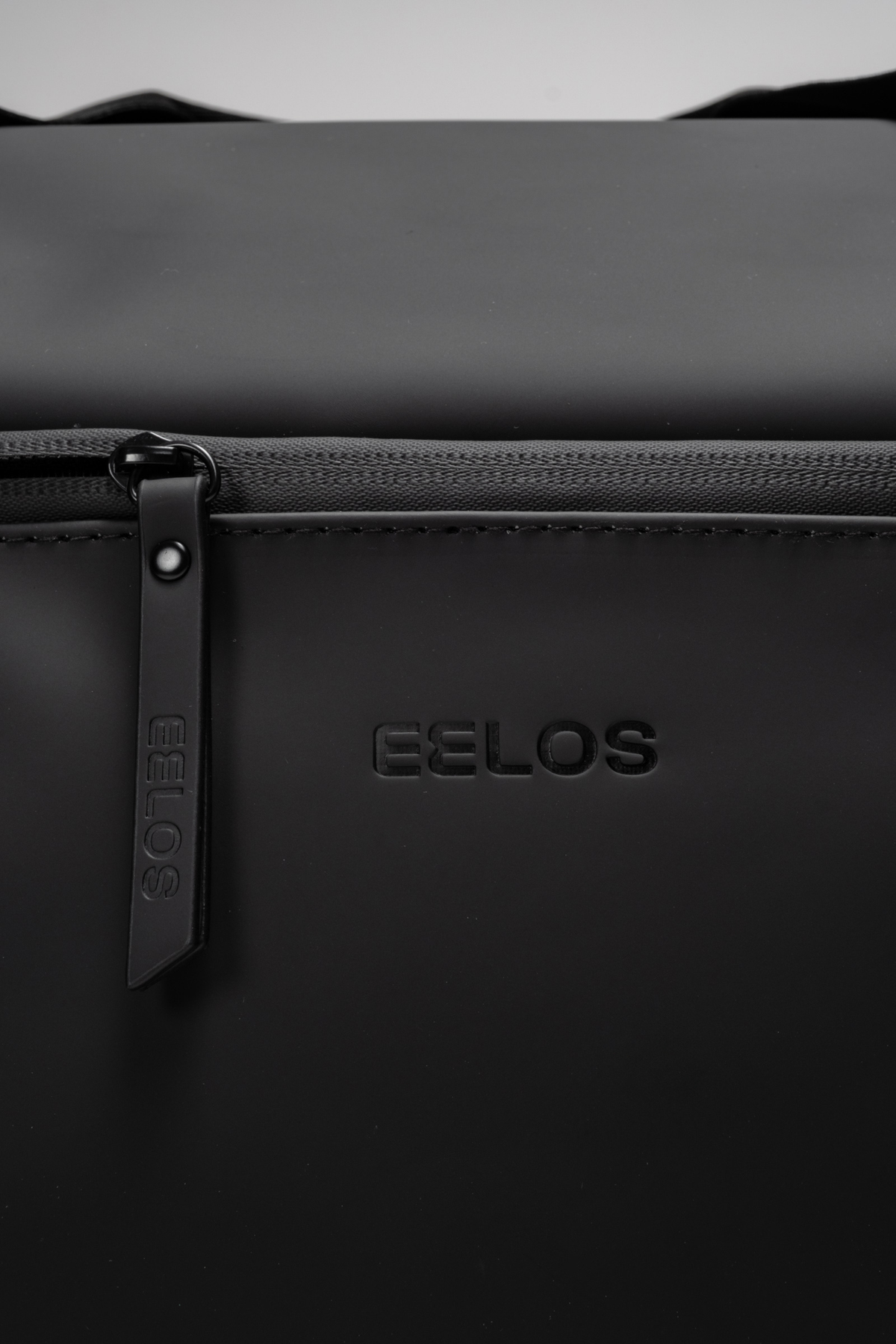 Black bag with 'EELOS' branding on a dark background